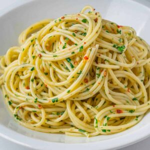 20. Spaghetti aglio e olio (A,3,4)
